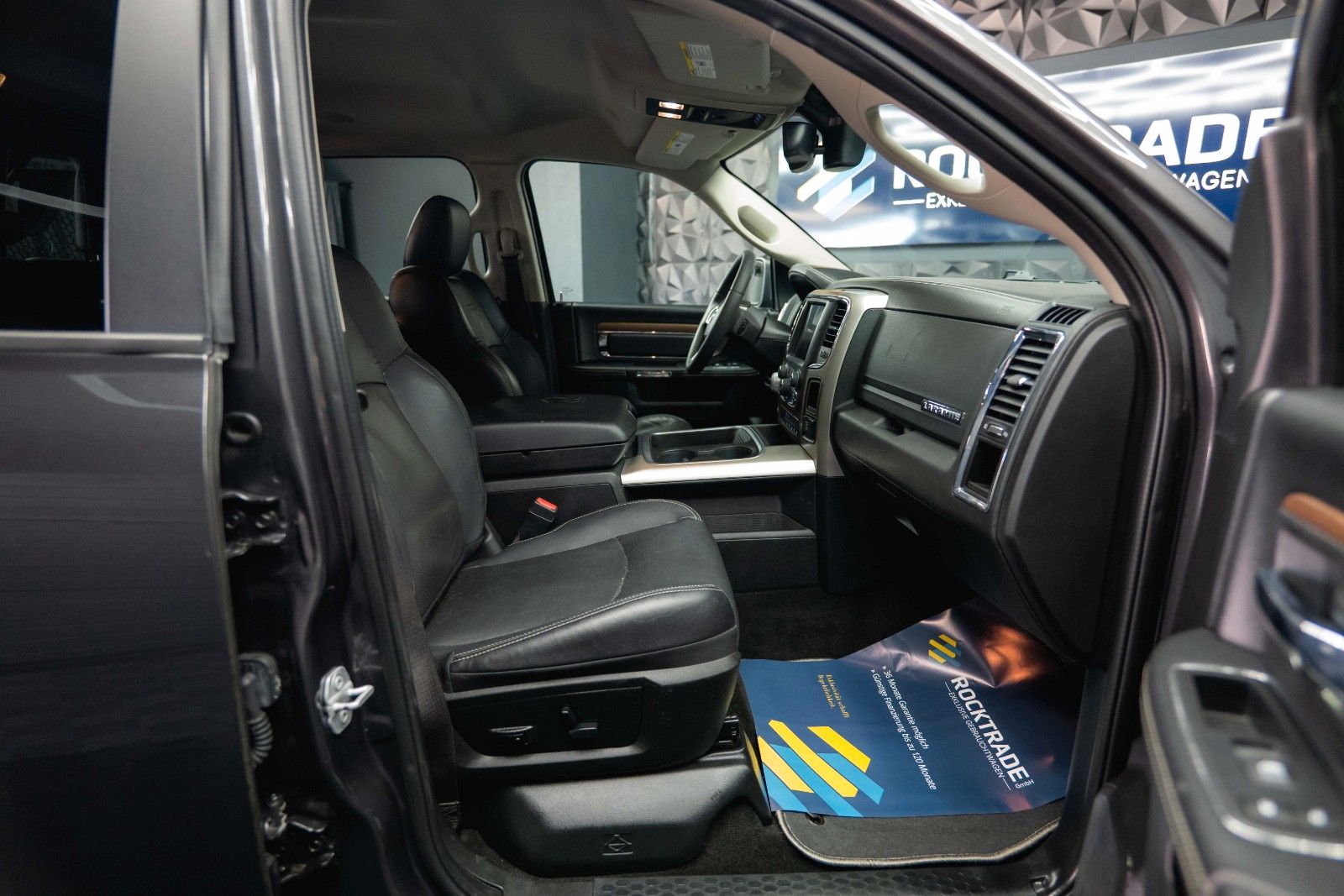 Fahrzeugabbildung Dodge RAM 5.7 V8 HEMI 4x4 Sport LARAMIE NightPaket 19%