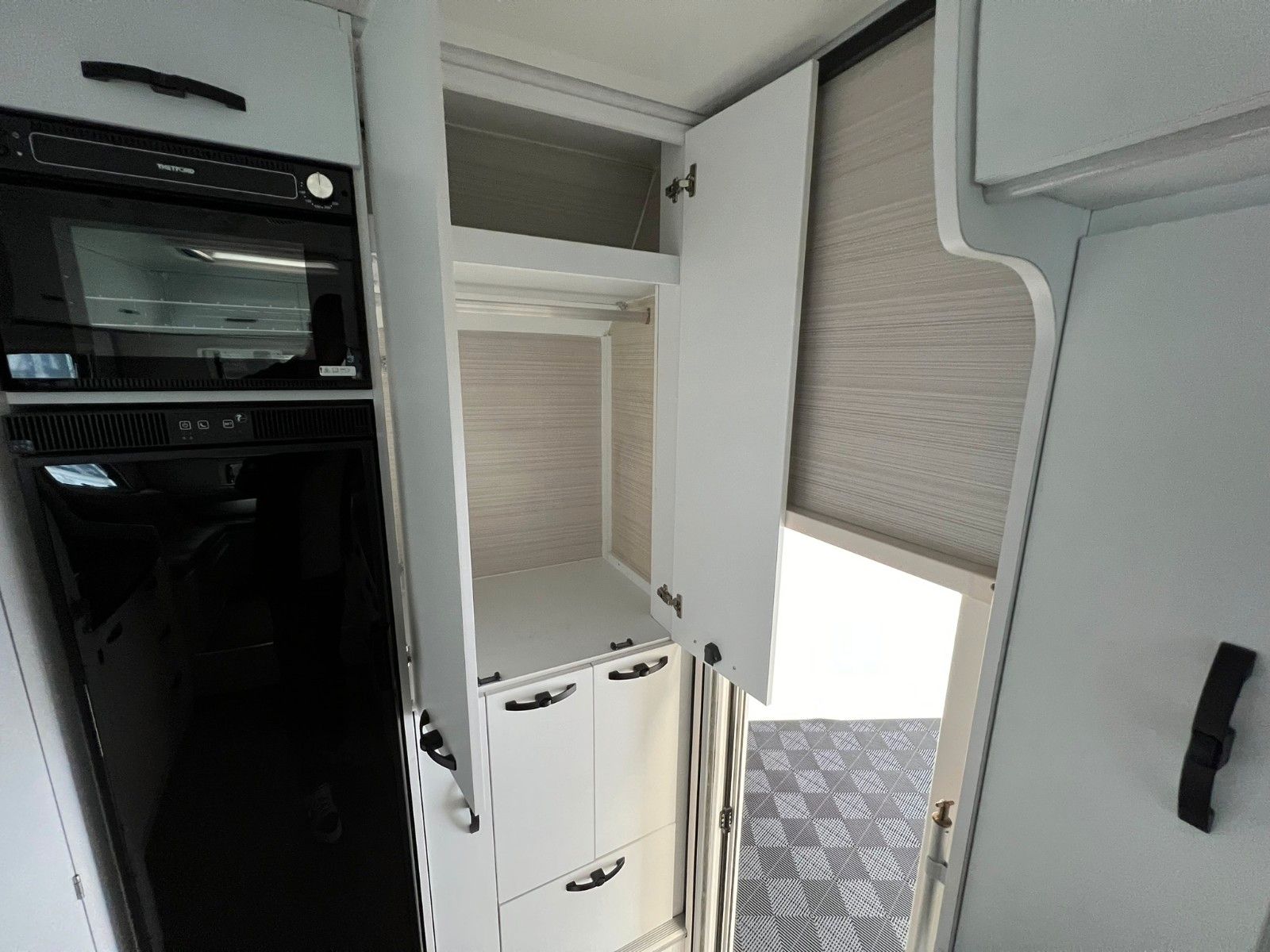 Fahrzeugabbildung Mercedes-Benz Unimog 1300L - Expeditionsmobil