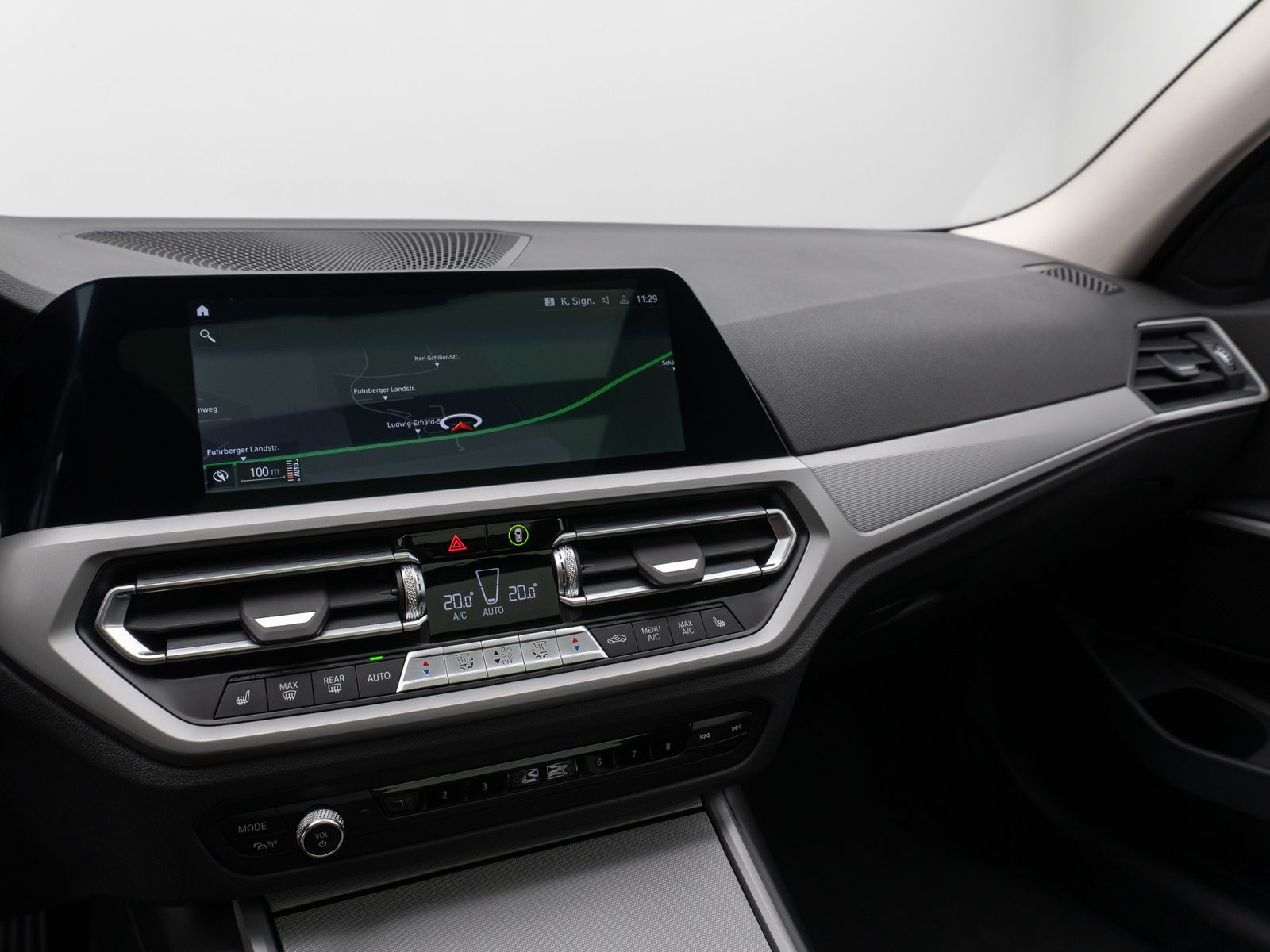Fahrzeugabbildung BMW 320d Panorama DAB HiFi Stop&Go Alarm AHK PDC