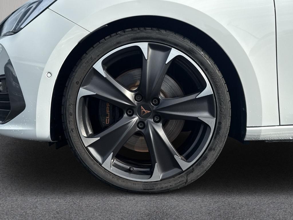 Cupra Leon VZ DCC 4DRIVE ACC LED RKam ParkLenk Nav SHZ