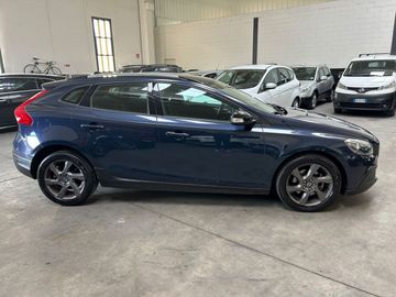 Volvo V40 Cross Country - 4