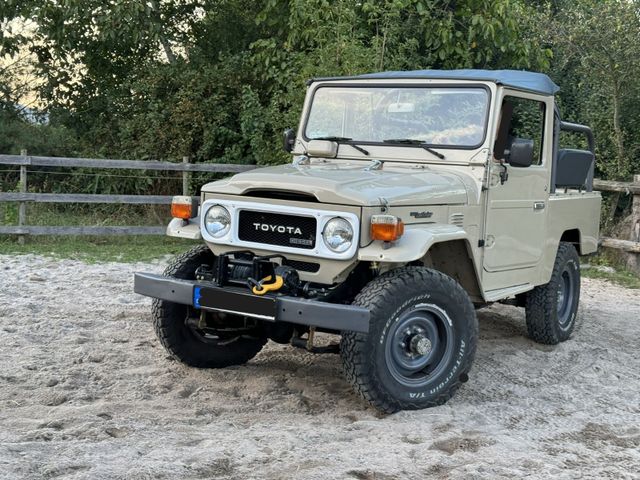 Toyota Land Cruiser BJ46