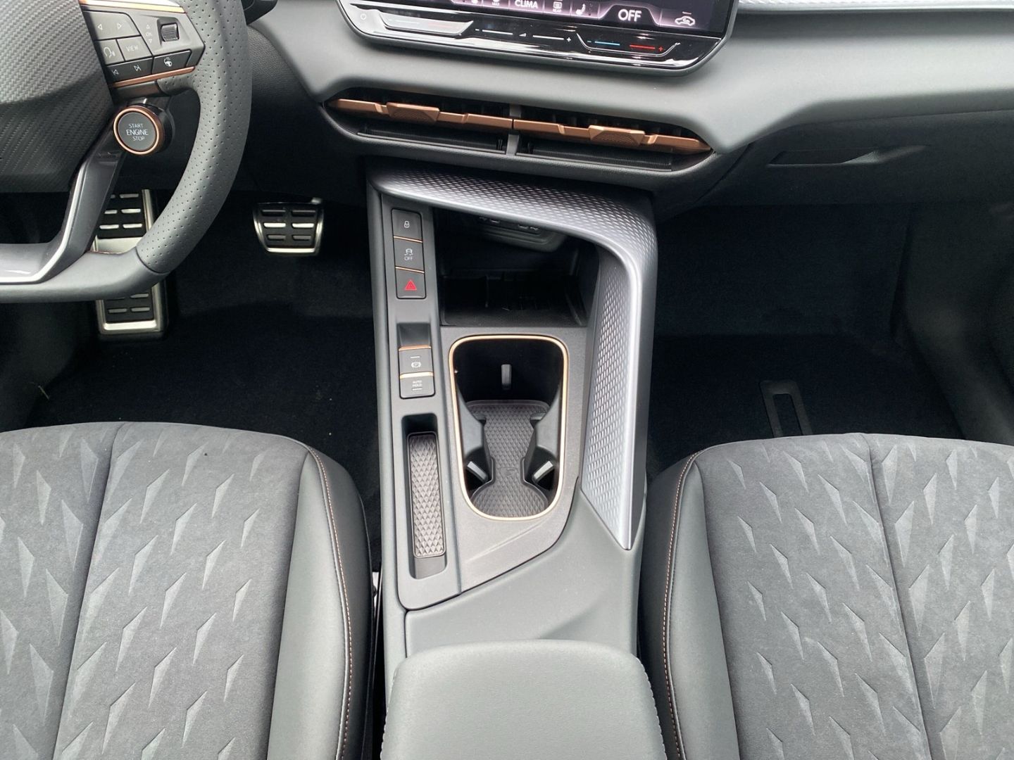 Fahrzeugabbildung CUPRA Terramar 1.5 e-Hybrid 150 kW*SHZ*NAVI*Full-link*