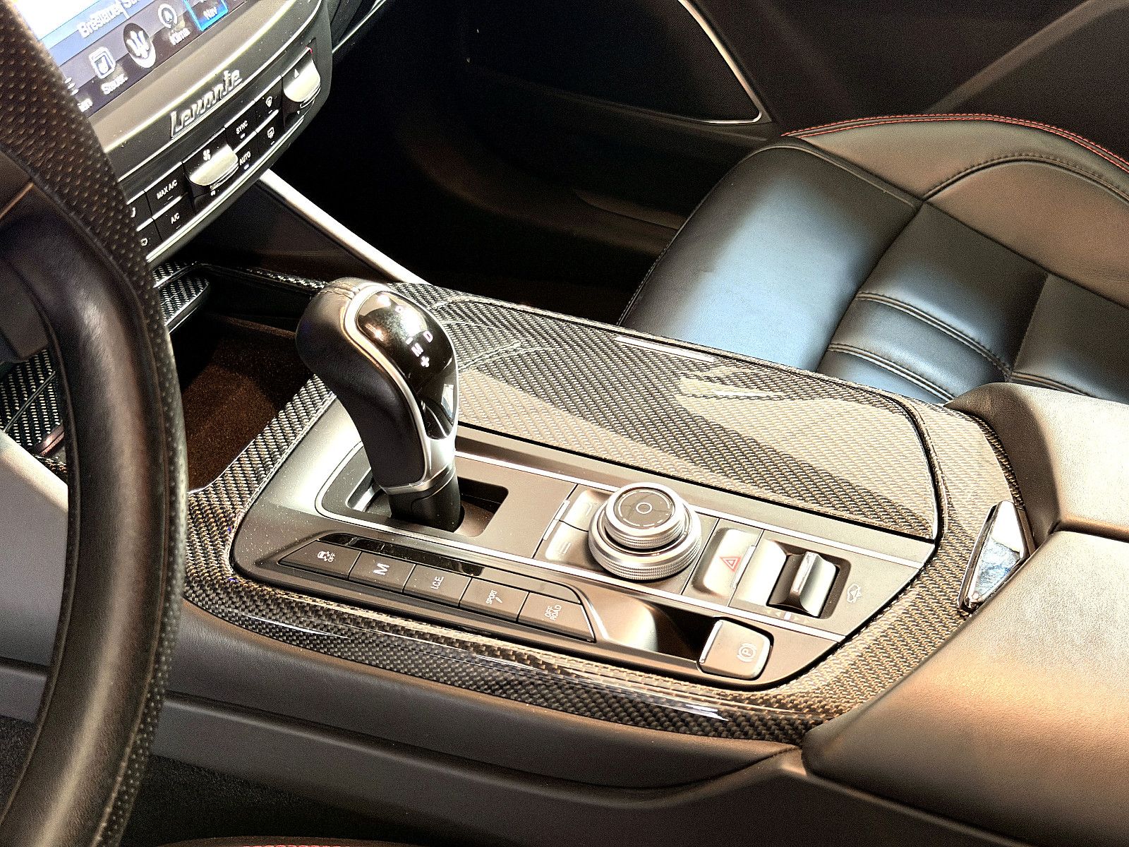 Fahrzeugabbildung Maserati Levante S/CARBON/HARMAN-KARDON/KAMERA/BRD