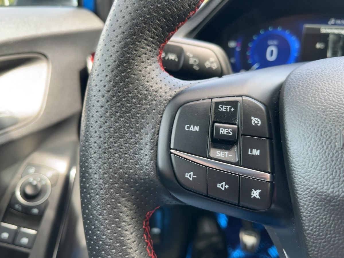 Fahrzeugabbildung Ford Puma ST X 1.5 ABS Fahrerairbag Seitenairbag - mit KI generiert/bearbeitet