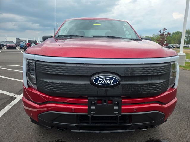 Ford F 150 Lightning Flash grosse Batterie im Vorlauf