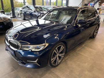 BMW 320 Touring  d xDrive Luxury Line *HUD*PANO*ACC*