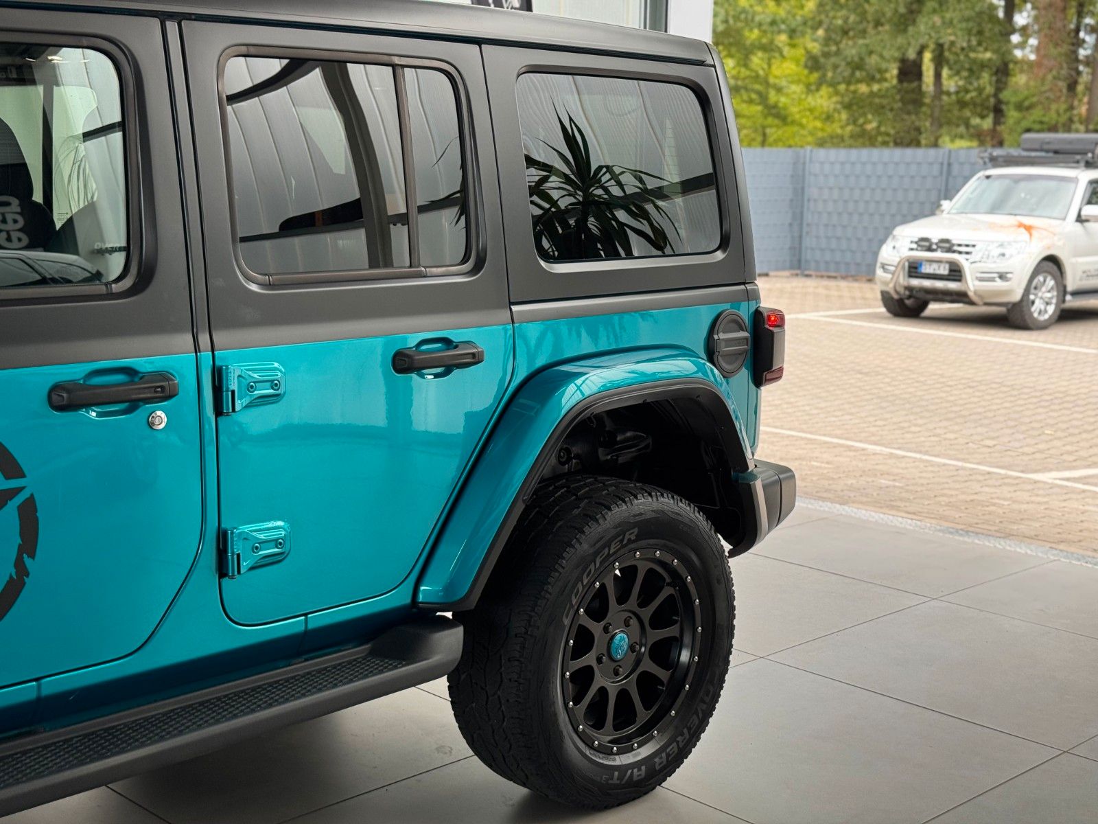 Fahrzeugabbildung Jeep Wrangler 2.2 CRDi Sahara Overland "SkyOne AHK"