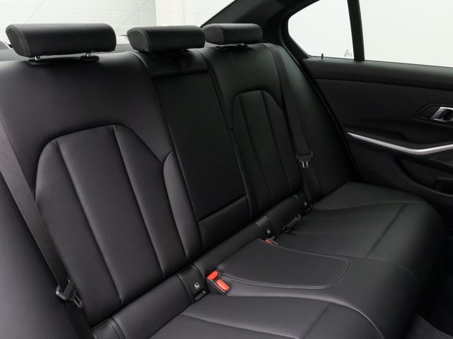 Foto Nummer 28: BMW 330e