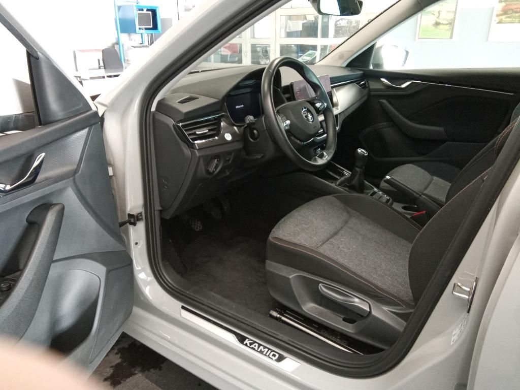 Fahrzeugabbildung SKODA Kamiq TSI Clever LED Navi VC GRA PDC SH LM