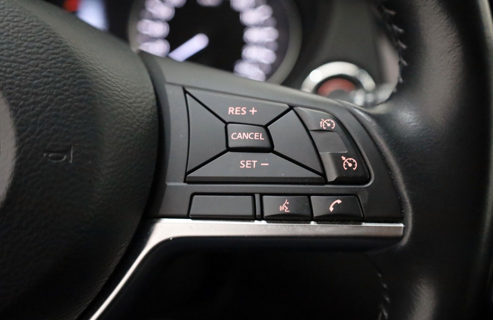 Fahrzeugabbildung Nissan Qashqai N-Connecta Navi,PanDach,360°,AHK,SR+WR