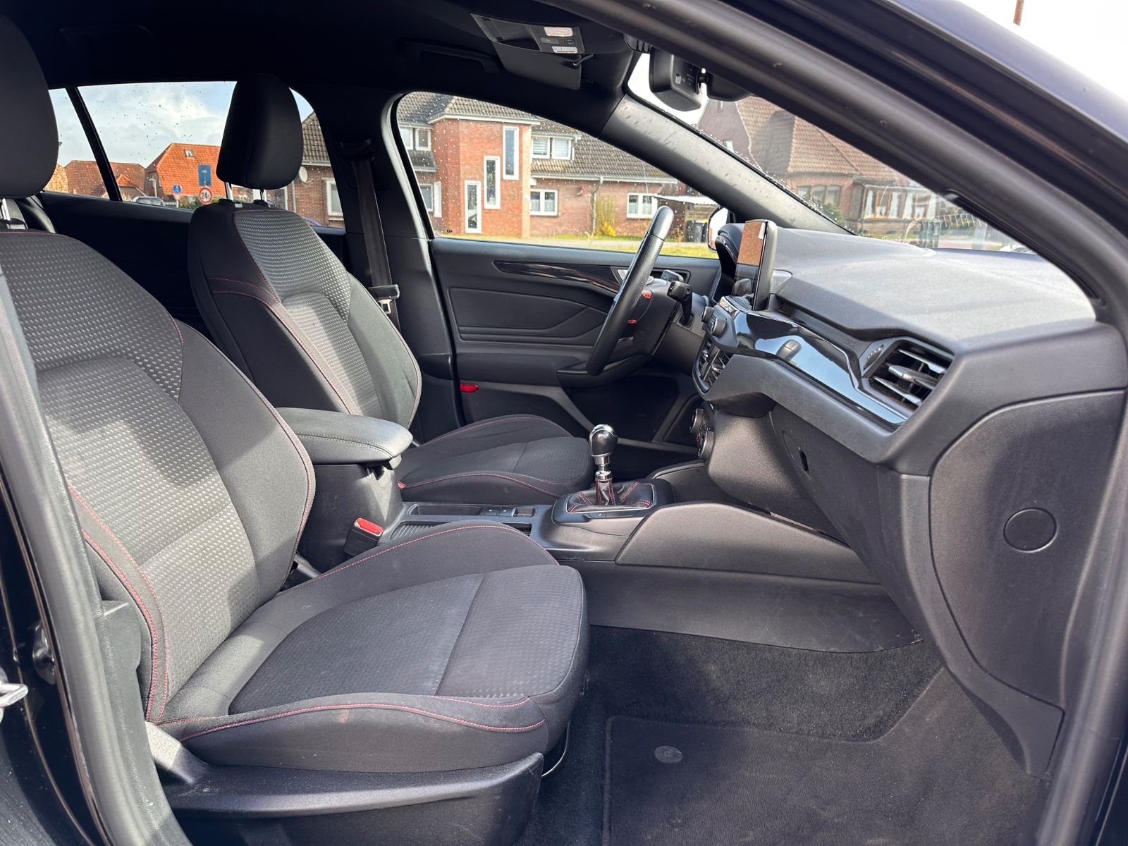 Fahrzeugabbildung Ford Focus Turnier ST-Line 1.5 EB ACC/eHeck/LED/Navi