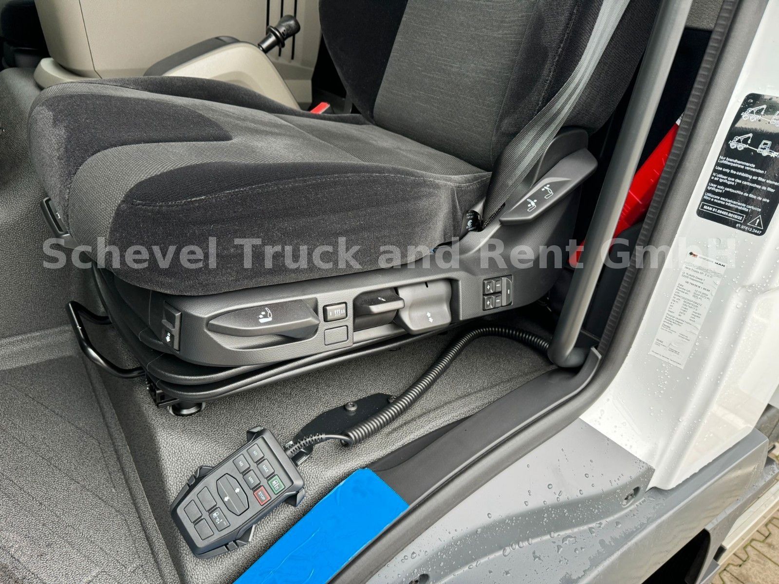 Fahrzeugabbildung MAN TGL 7.190 Koffer mit DHOLLANDIA LBW