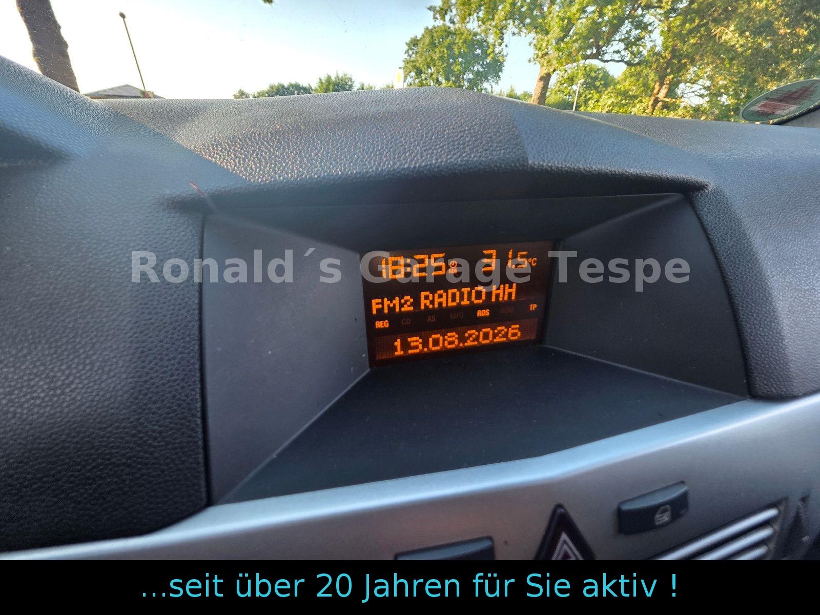 Opel Astra 2009 — photo 26