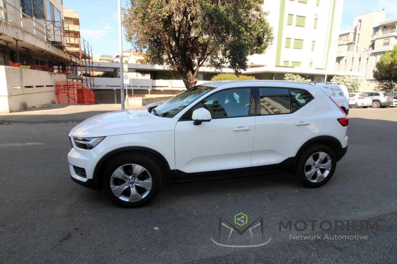 Volvo VOLVO XC40 MOMENTUM imagem 3