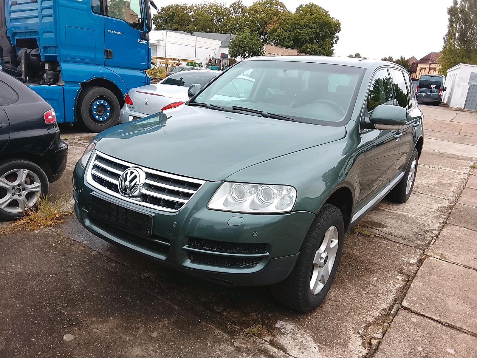 Volkswagen Touareg 2004 — rear view