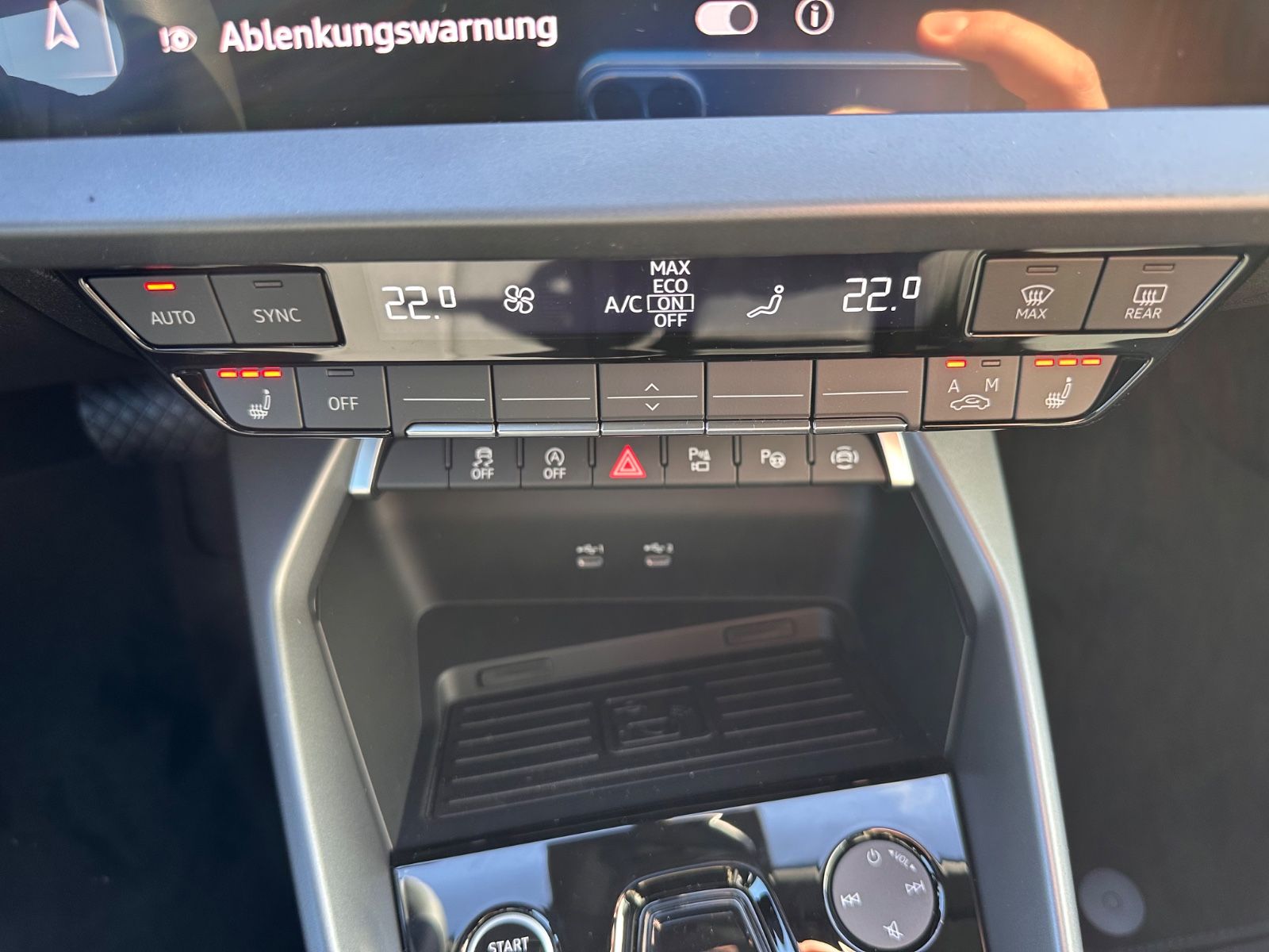 Fahrzeugabbildung Audi A3 Sportback 35 TFSI S line S Tron. Navi/ACC/LED