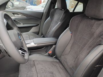 BMW iX2 eDrive20 M Sportpaket DAB LED Komfortzg.