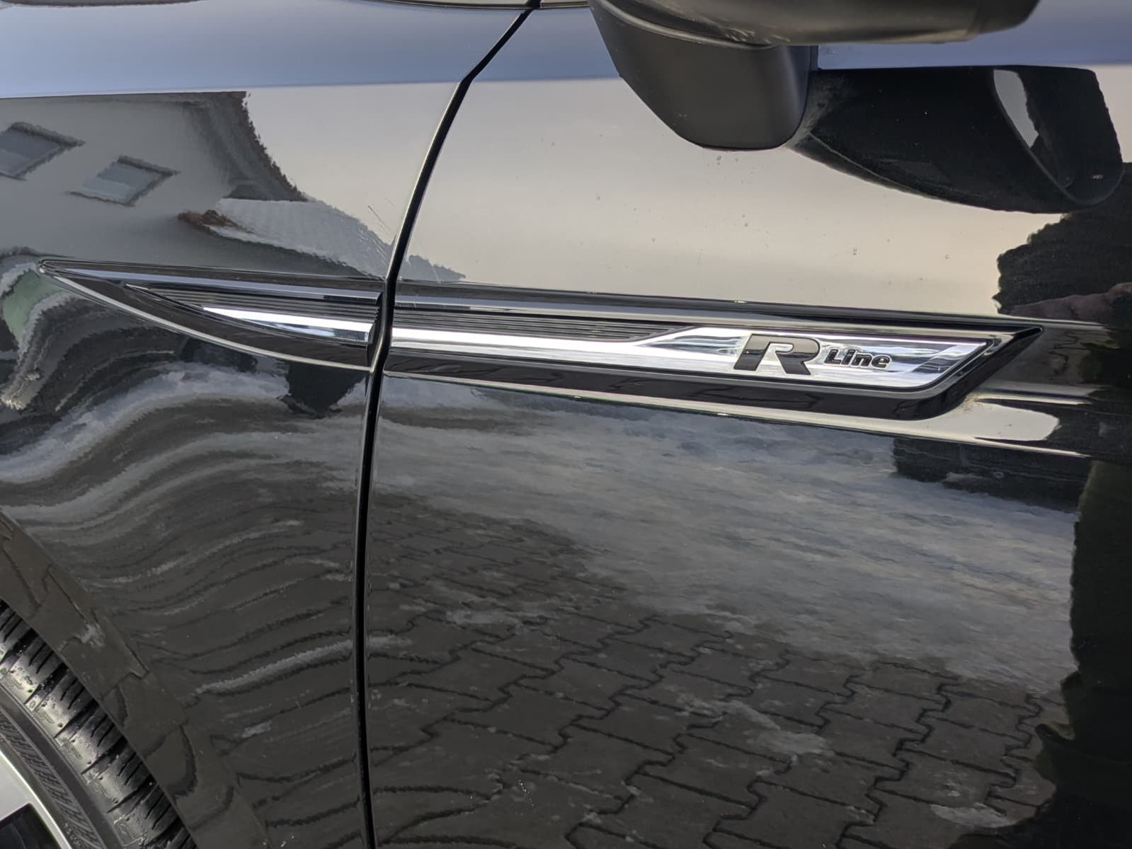 Fahrzeugabbildung Volkswagen Touran 2.0 DSG R-Line High BLACK Pano 7Si IQ AHK