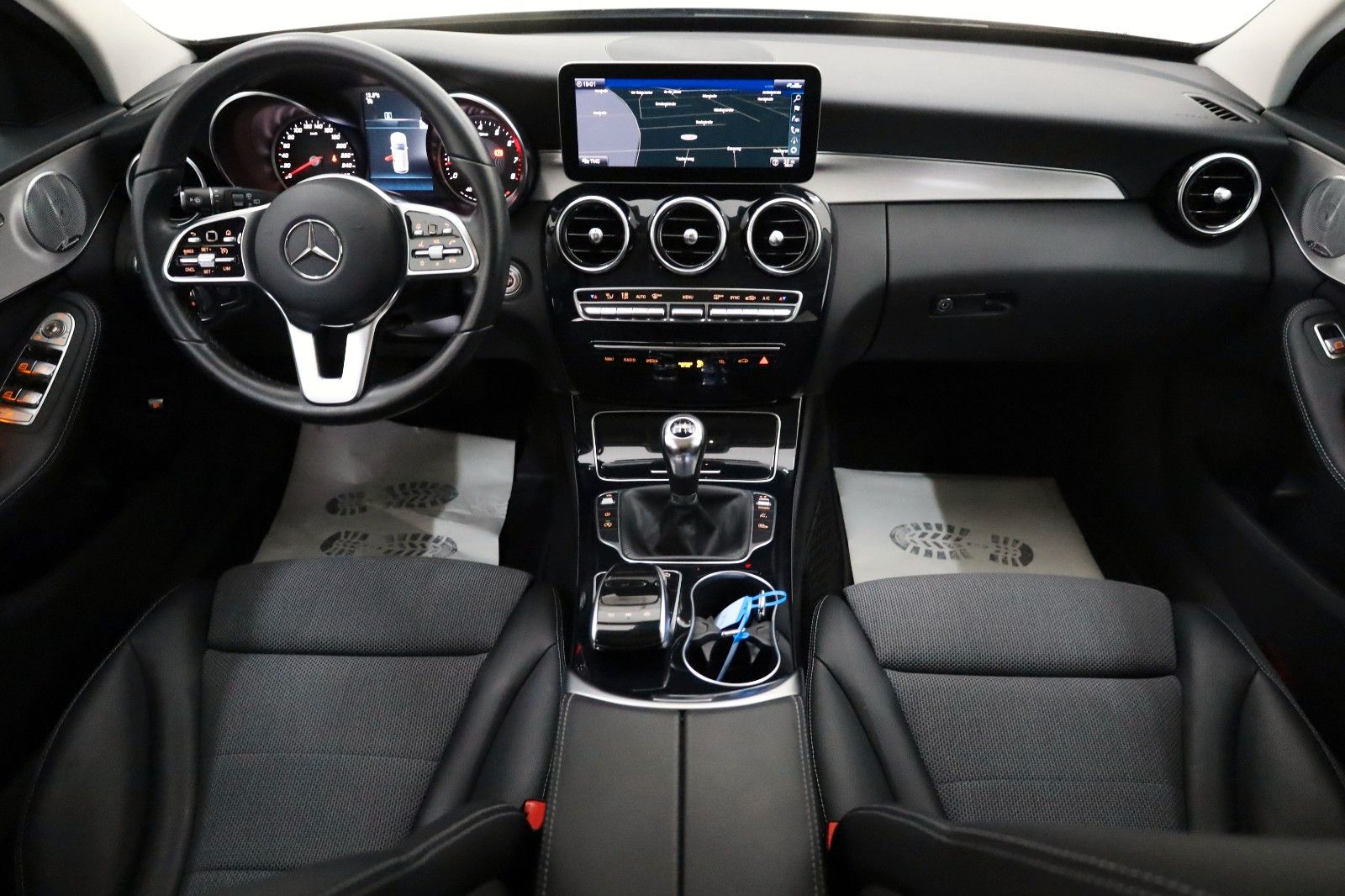 Fahrzeugabbildung Mercedes-Benz C 180 CGI T T.Leder,Navi,LED.Panorama,Kamera