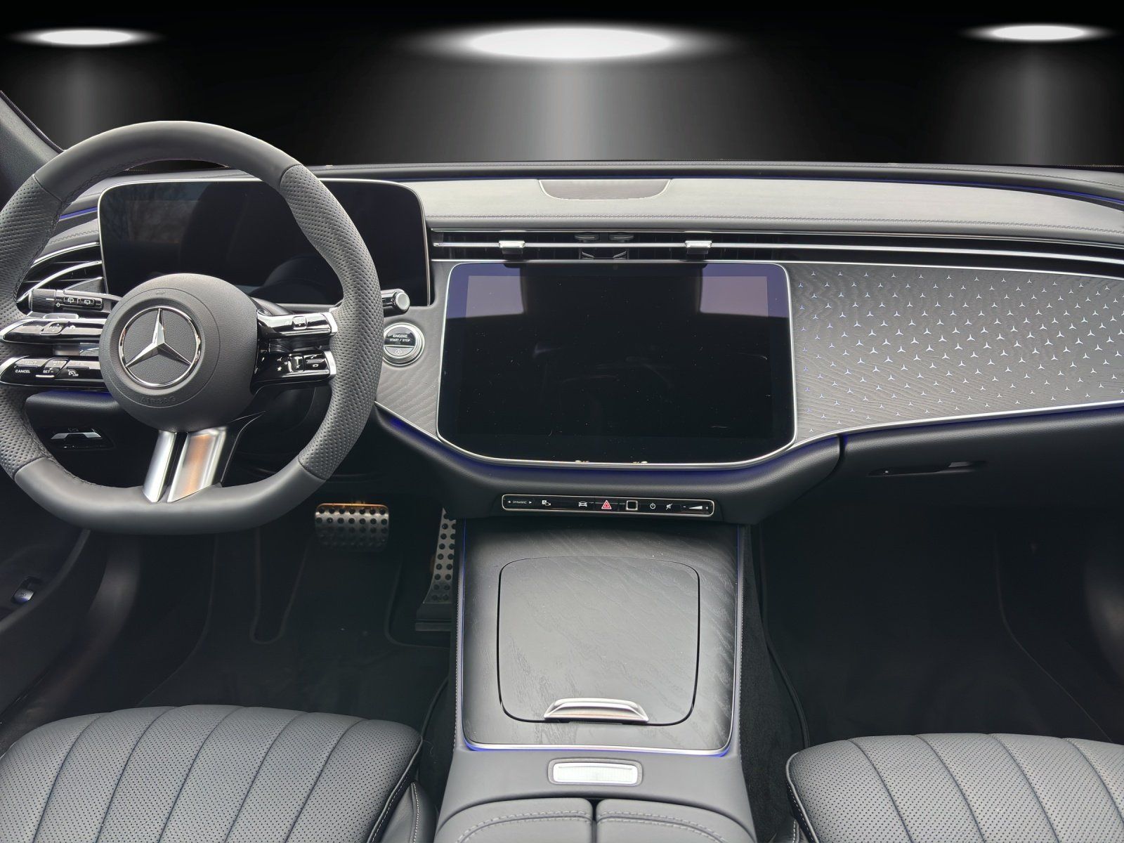 Fahrzeugabbildung Mercedes-Benz E 220 d T  AMG 360° DigLight Burm Pano Sitzklima