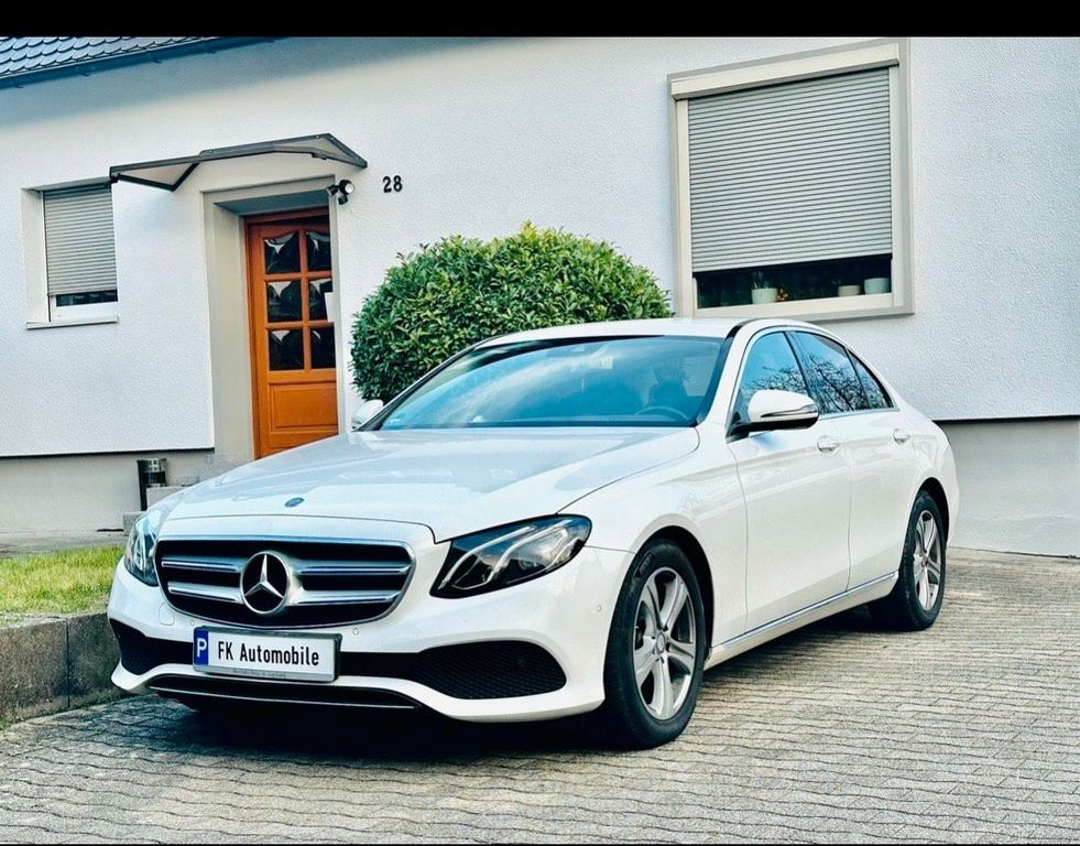 Image of Mercedes-Benz E 220