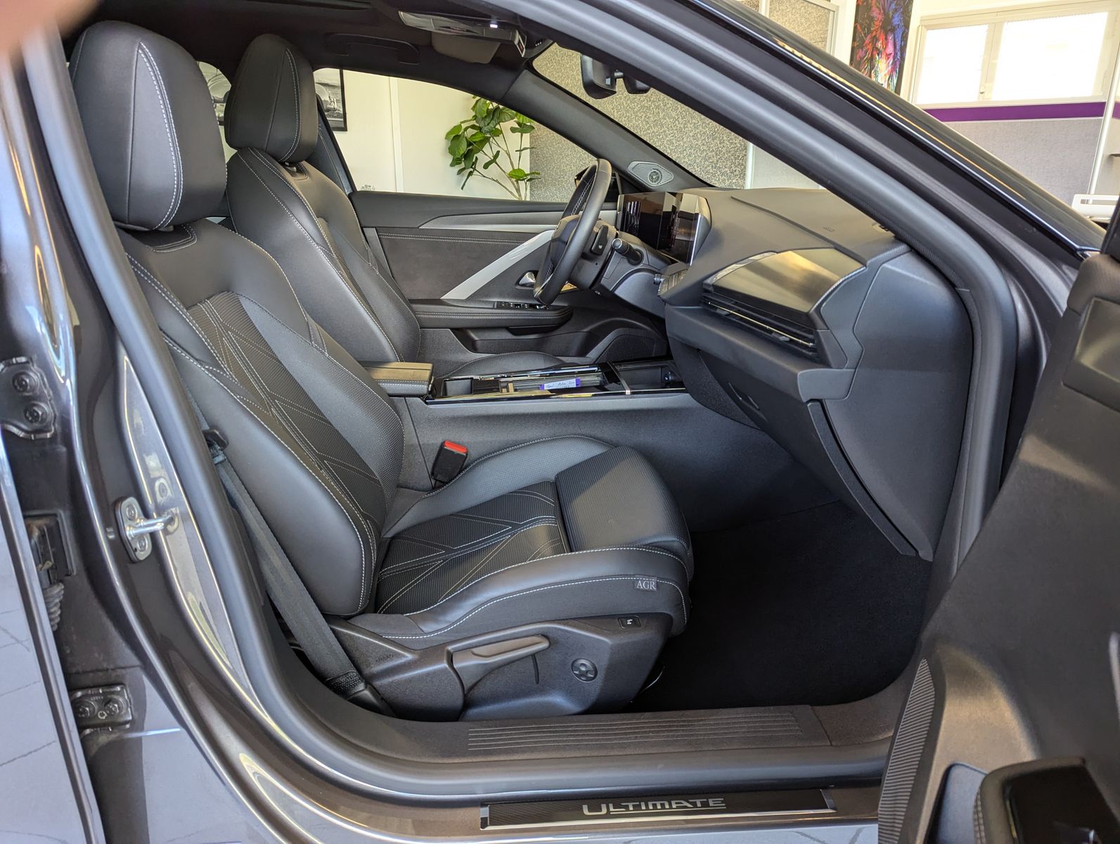 OPEL Astra 1.2 Ultimate Leder-Nappa Sitzlüft AHK Pano - Image 15