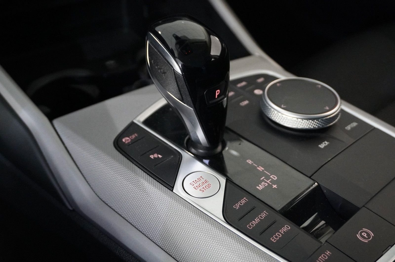 Fahrzeugabbildung BMW 318D TOURING ADVANTAGE NAVI/LED/VIRTUAL/SHZ/DAB+