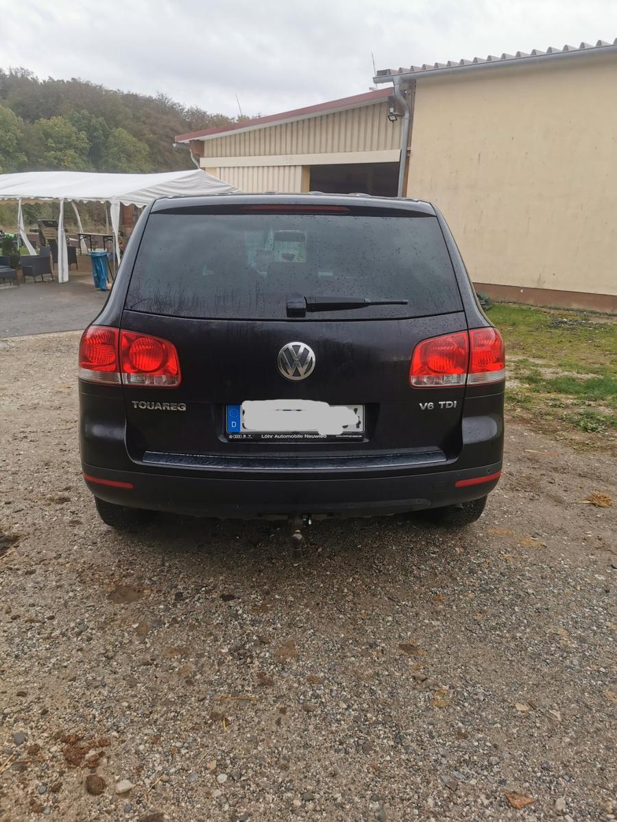 Volkswagen Touareg 2005 — rear view