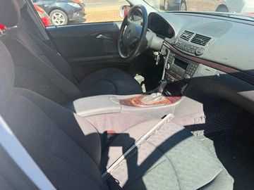 Mercedes E 200 - 5