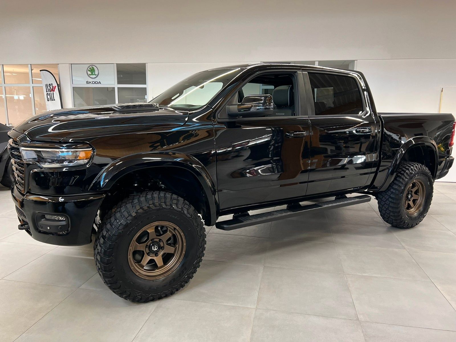 Fahrzeugabbildung Dodge RAM 1500 Laramie Sport 3.0L RTR Umbau