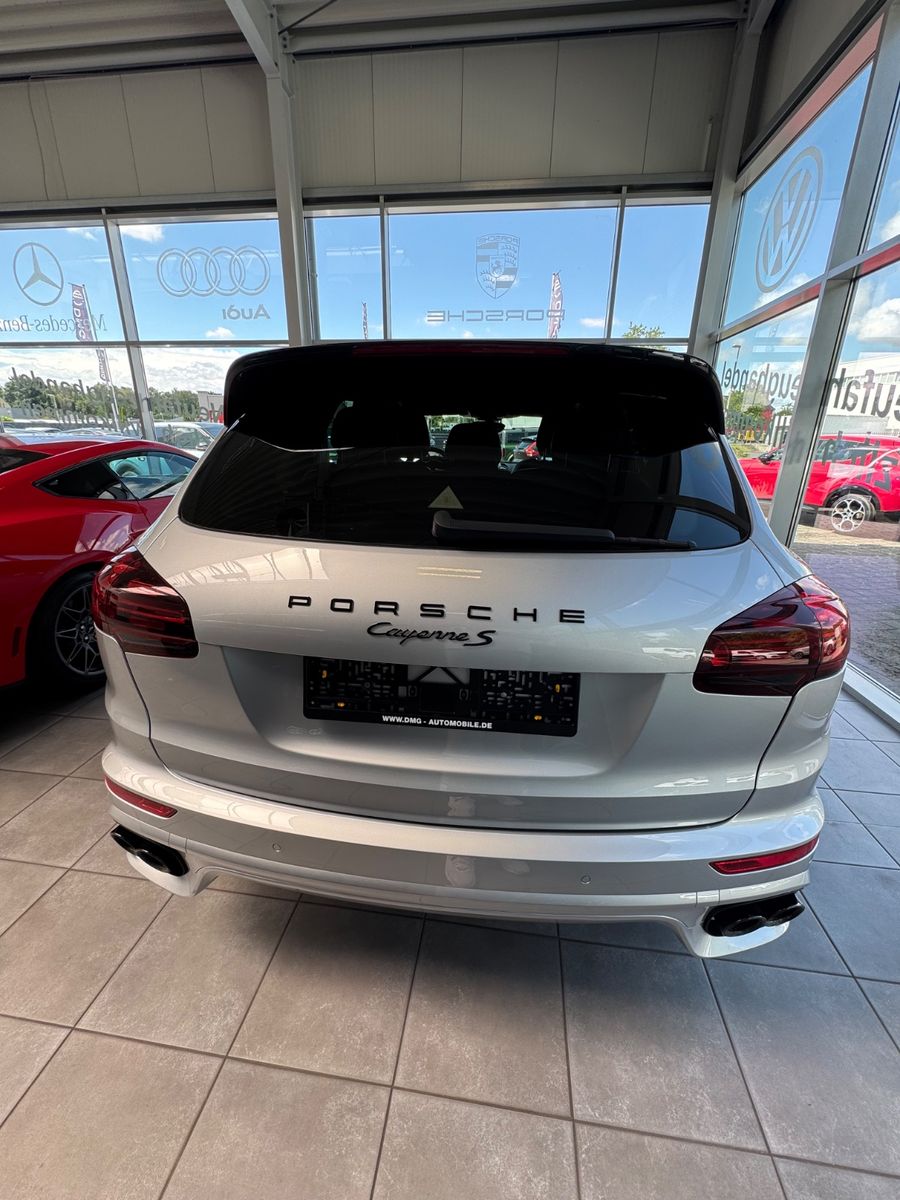 Fahrzeugabbildung Porsche Cayenne S Porsche Scheckheft