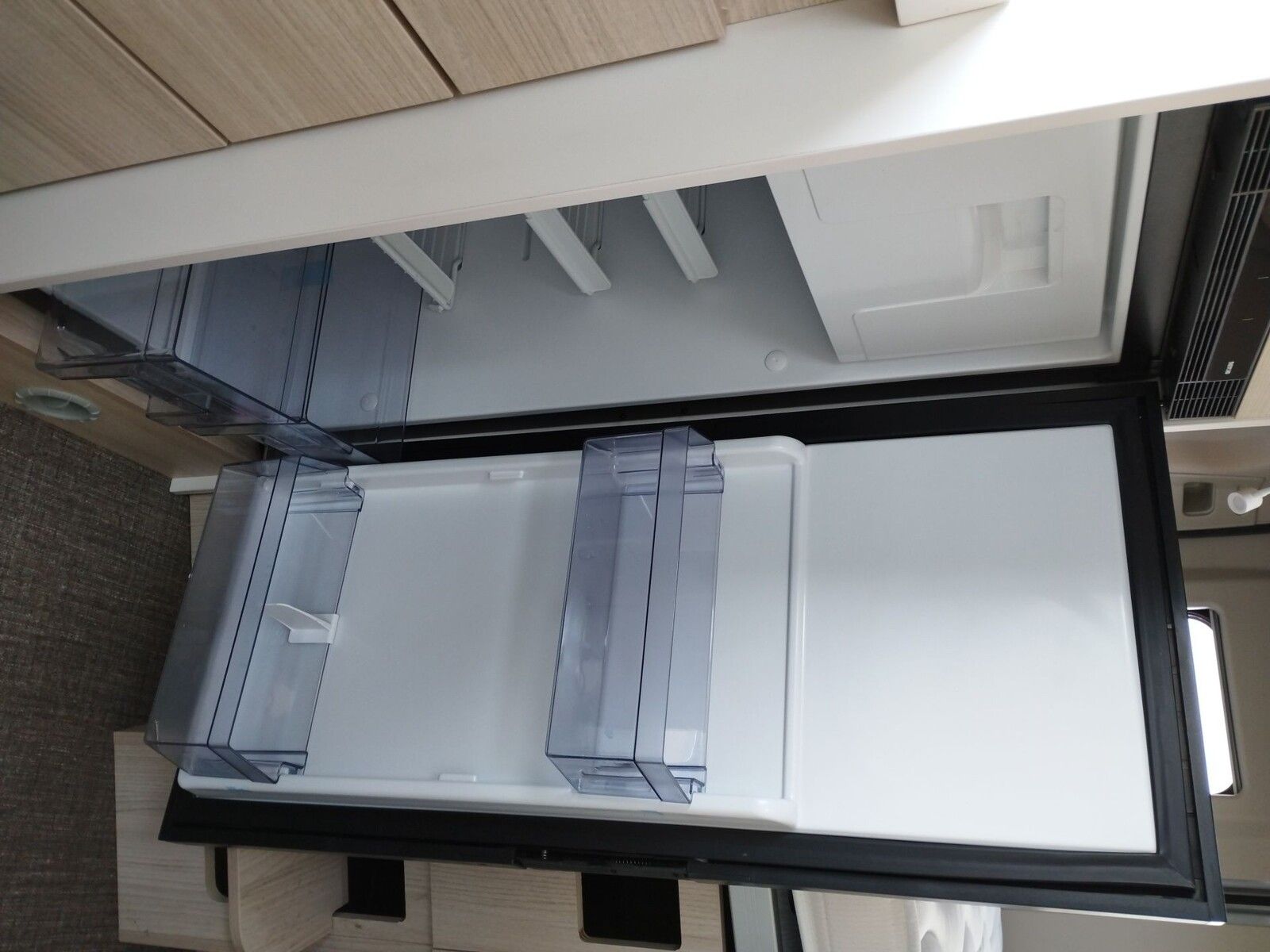 Fahrzeugabbildung Eura Mobil Van V 595 HB Alufelgen, RFK, Captain-Chair-Sitze