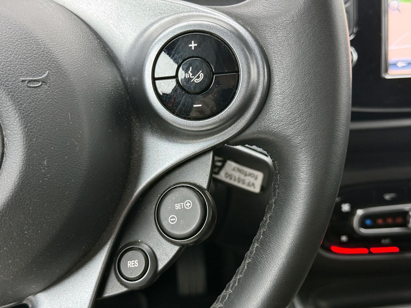 Fahrzeugabbildung Smart EQ-DRIVE60/PASSION/SHEIZ/R-CAM/PDC/NAVI/COOL&MED