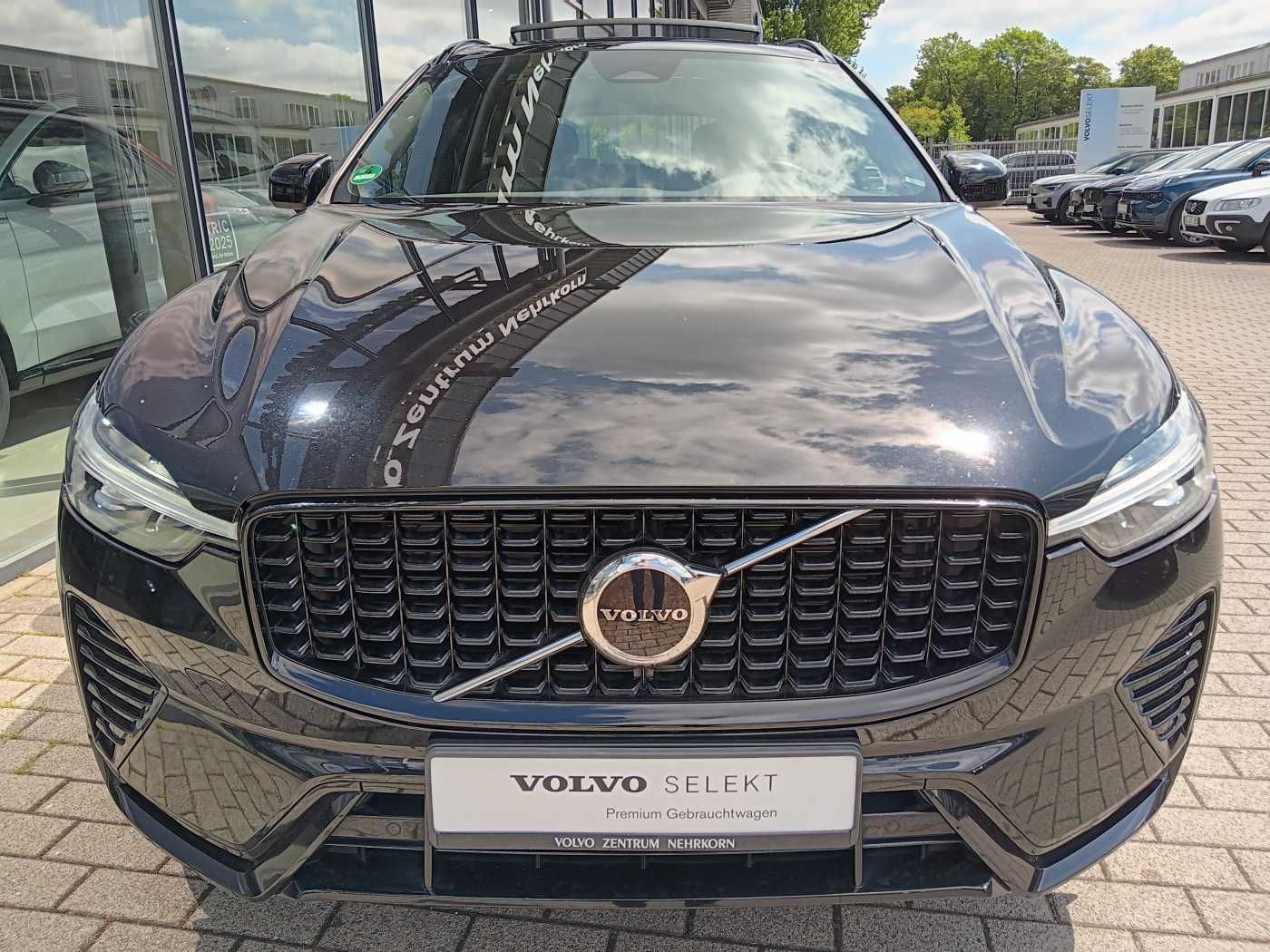 Fahrzeugabbildung Volvo XC60 B4 D 2WD R-Design 'AHK, ACC'