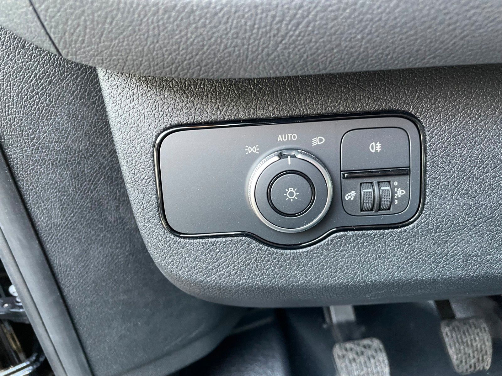 Fahrzeugabbildung Mercedes-Benz Sprinter 317 CDI 3665 DoKa/Mixto Stdheiz AHK3,5