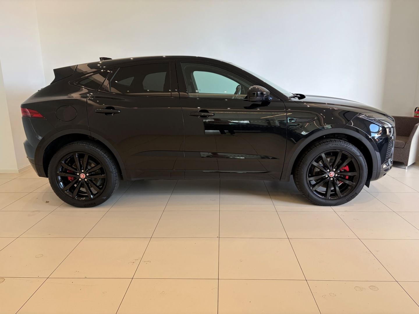 Fahrzeugabbildung Jaguar E-Pace R-Dynamic SE P300ePlug-In Hybrid Panorama