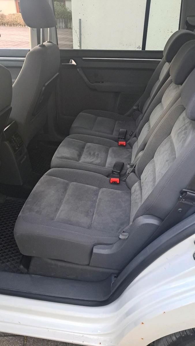 Volkswagen Touran 2010 — photo 12