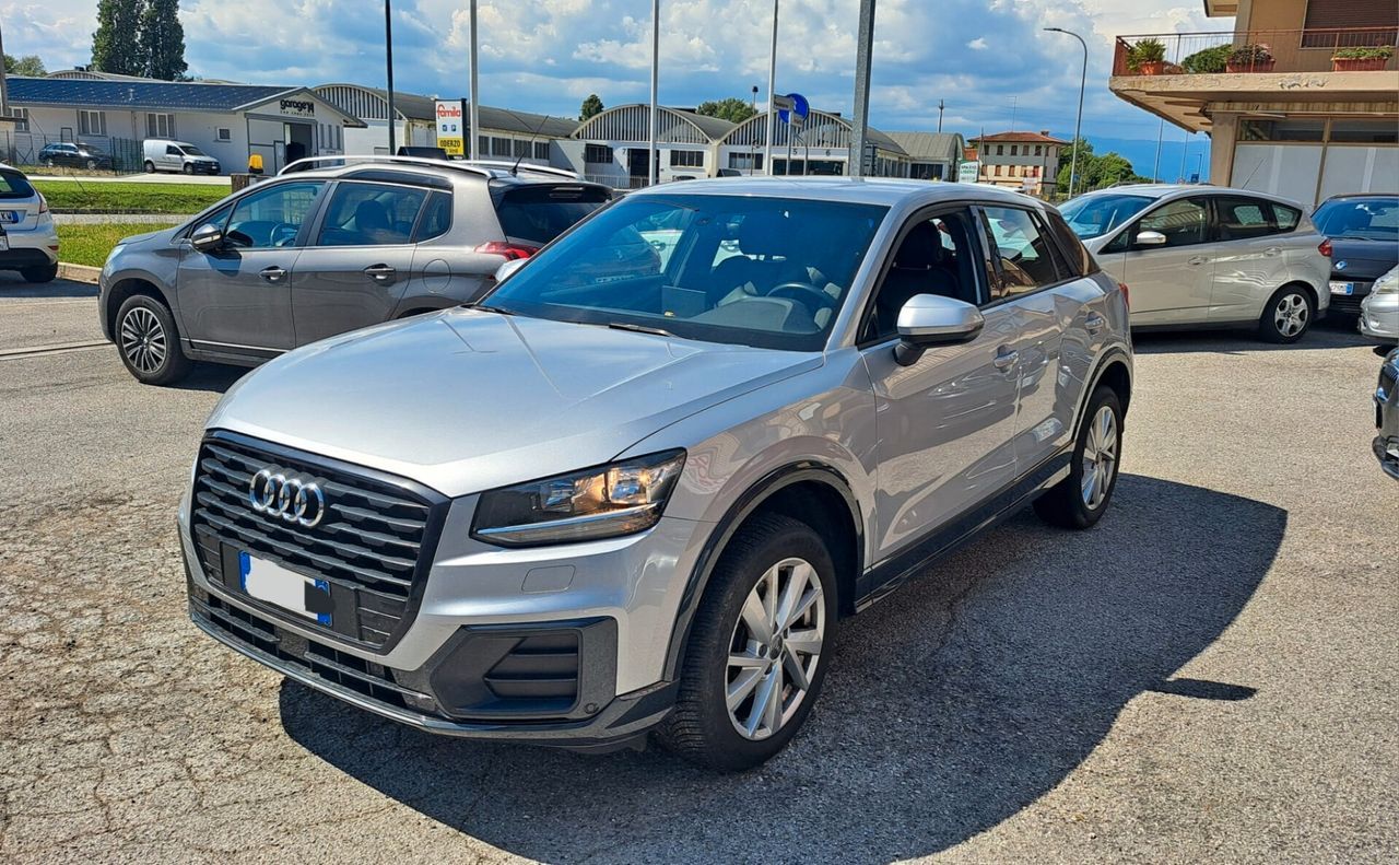 Audi Q2 35 TDI quattro S tronic Admired imagem 2