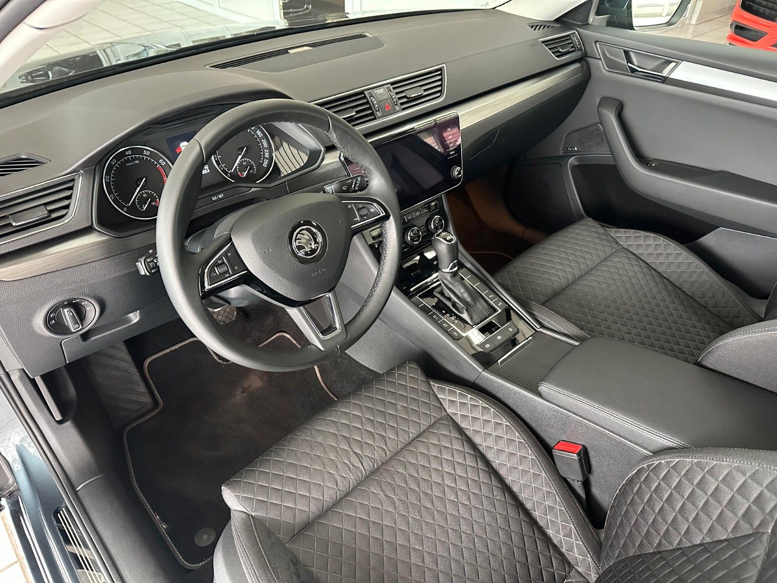 Skoda Superb Combi Style 4x4 PDC Tempo SHZ Kamera DAB foto 9