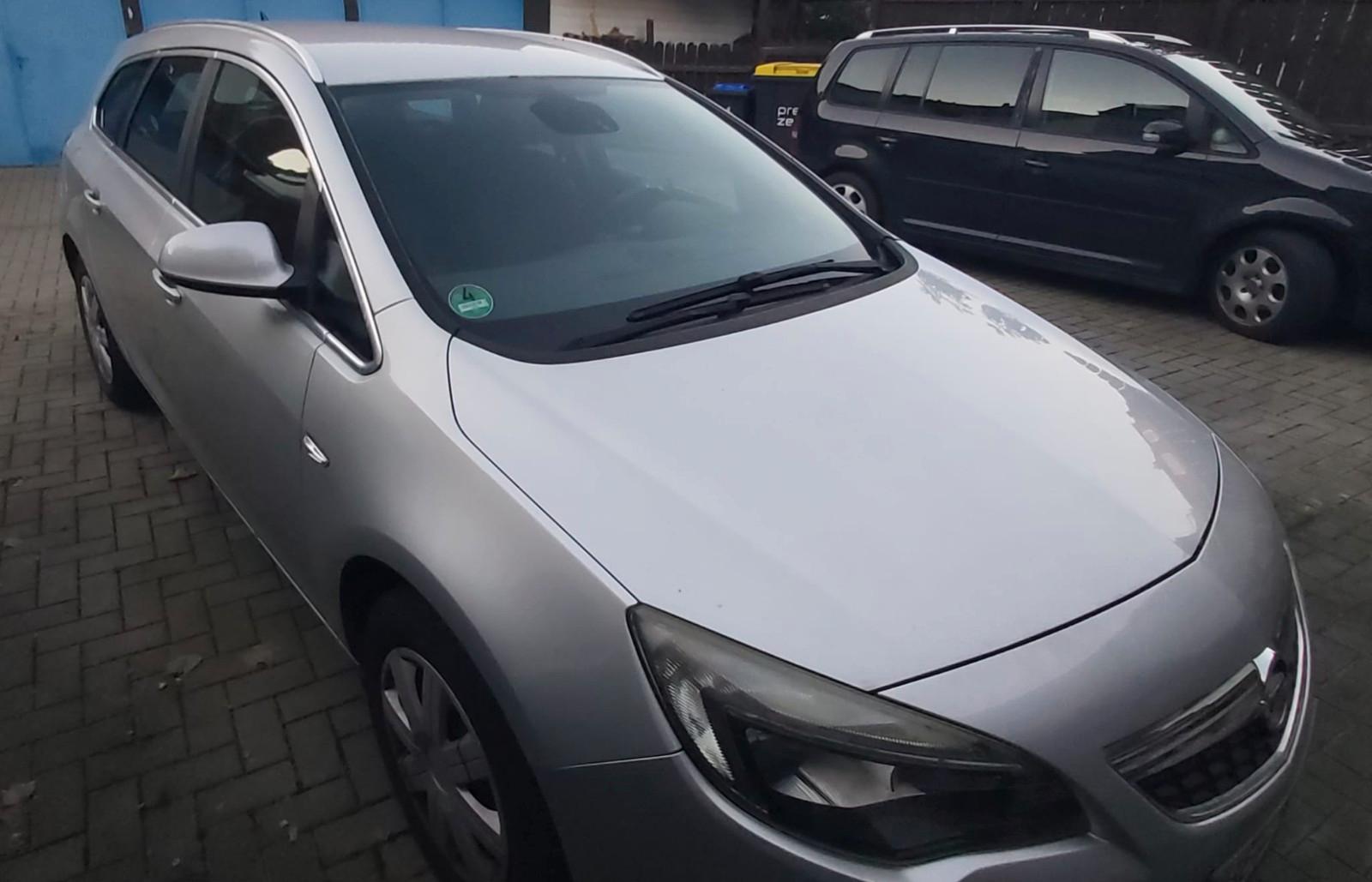 Opel Astra 2011 — photo 6