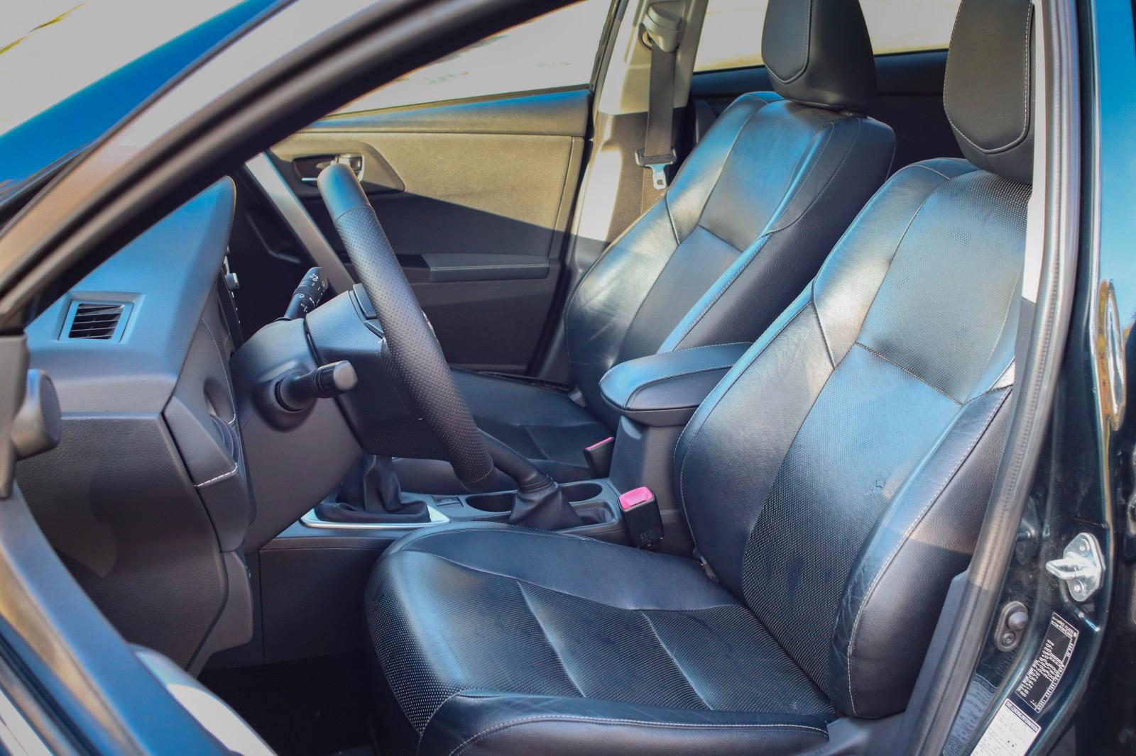 Toyota Auris 2013 — photo 11
