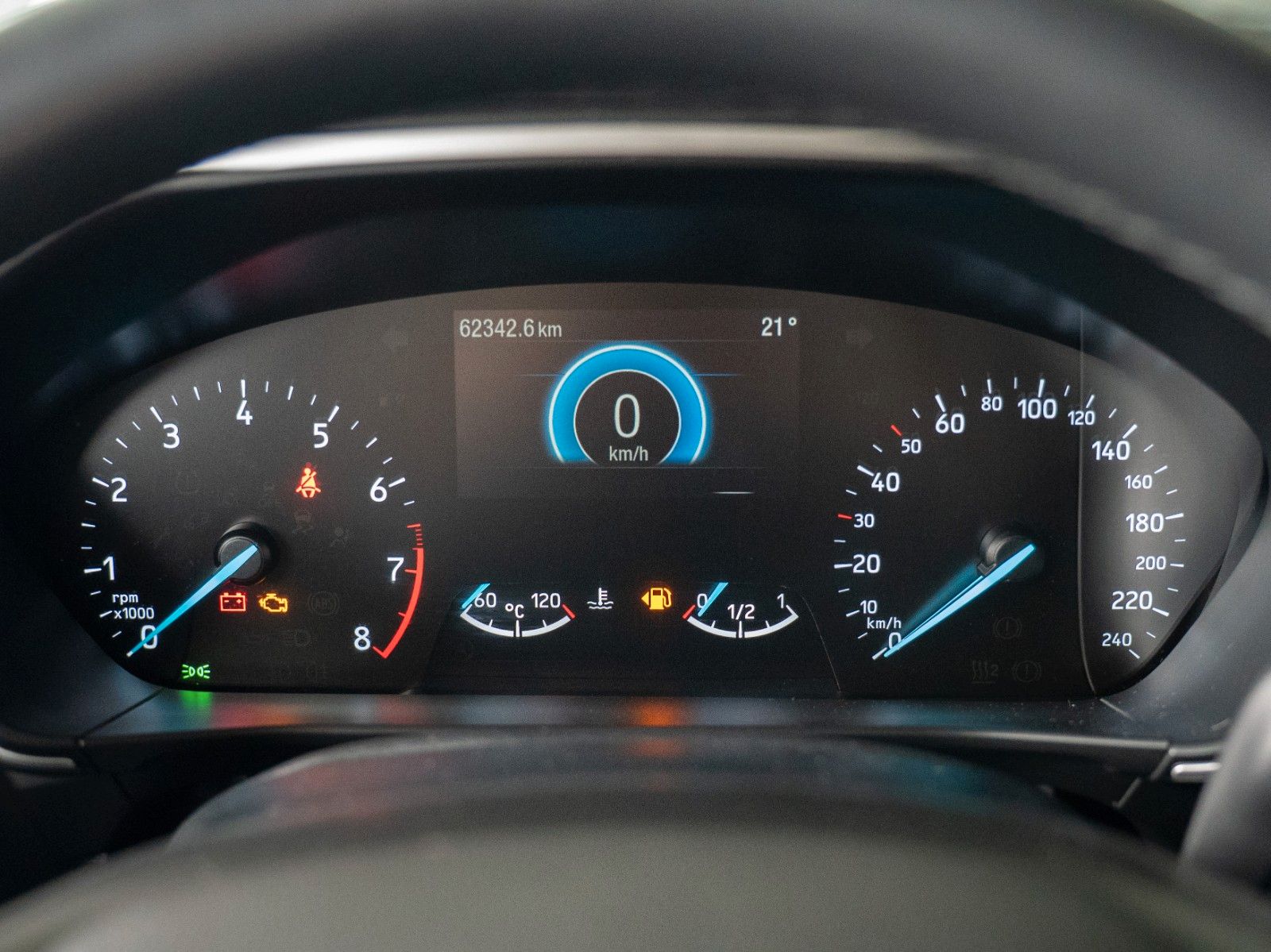 Fahrzeugabbildung Ford Focus Lim. C&C WINTER-P./NAVI/KLIMA/DAB/JRC