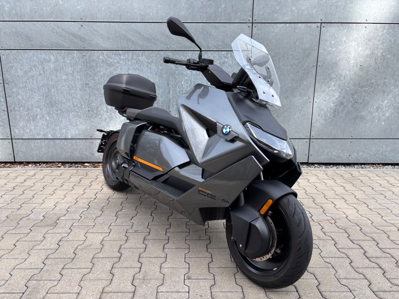 Fahrzeugabbildung BMW CE 04 Avantgarde mit Topcaseträger