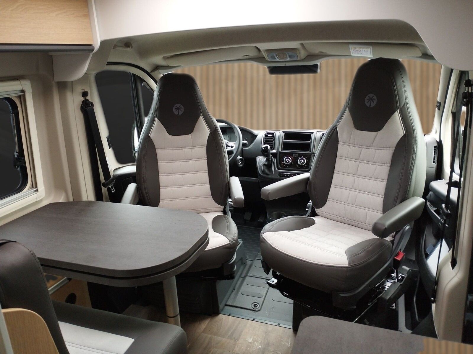 Fahrzeugabbildung Sunlight Adventure Cliff 600 Automatik, Dörr Edition, LTE