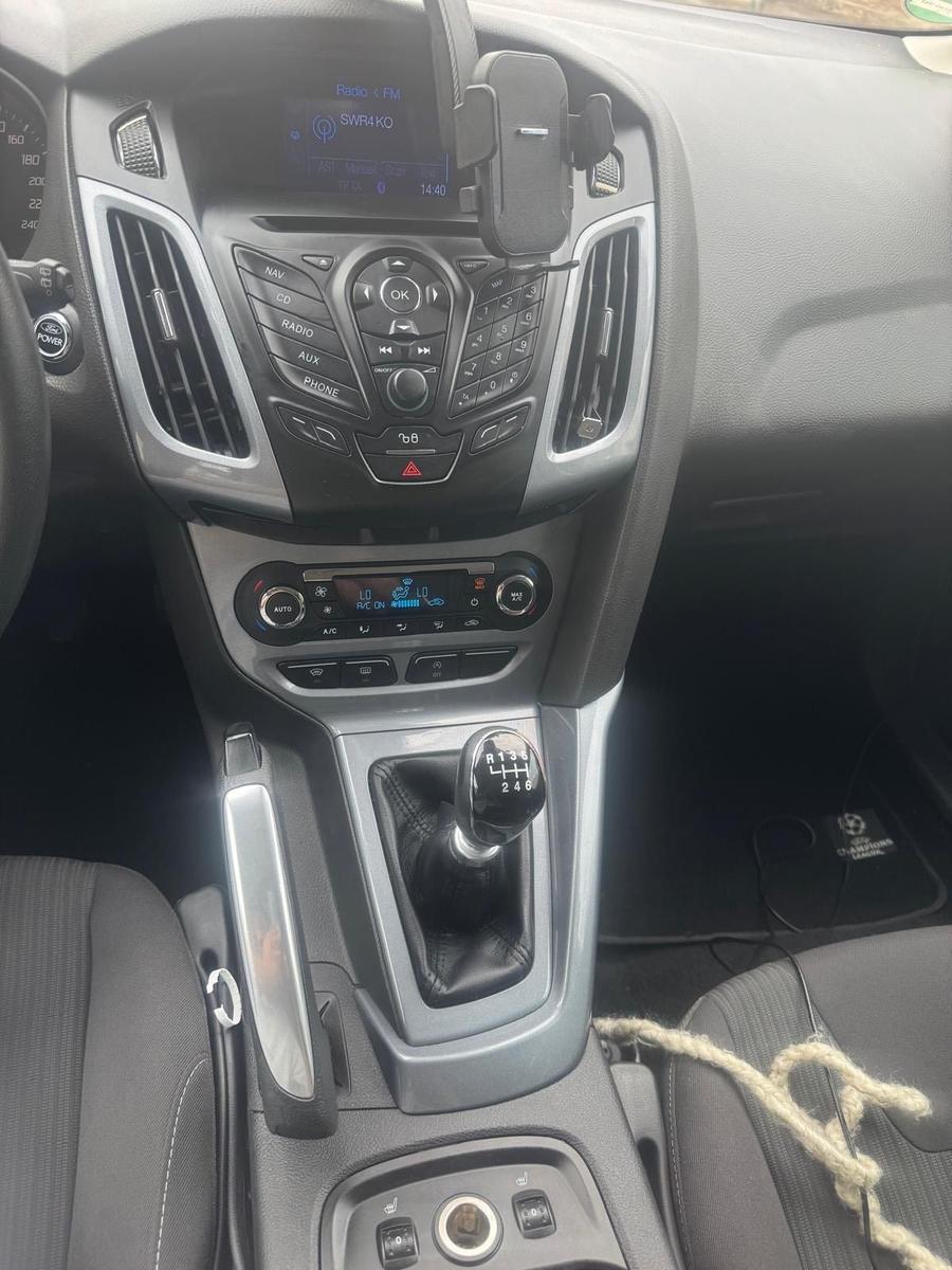 Ford Focus 2011 — photo 7