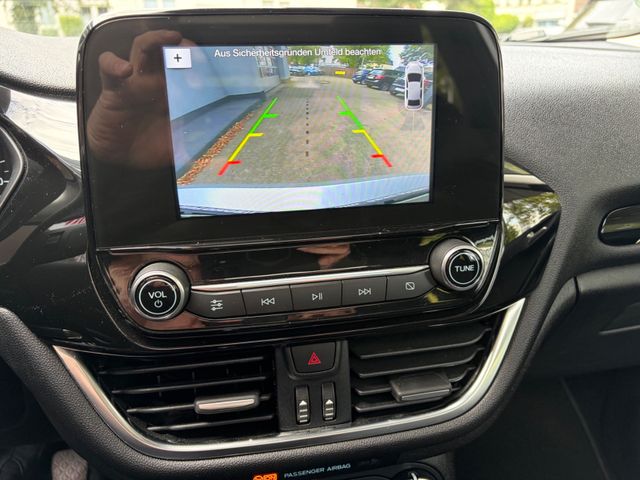 Fahrzeugabbildung Ford Fiesta+CarPlay+1.Hand+Kamera+Panorama+Allwetter+