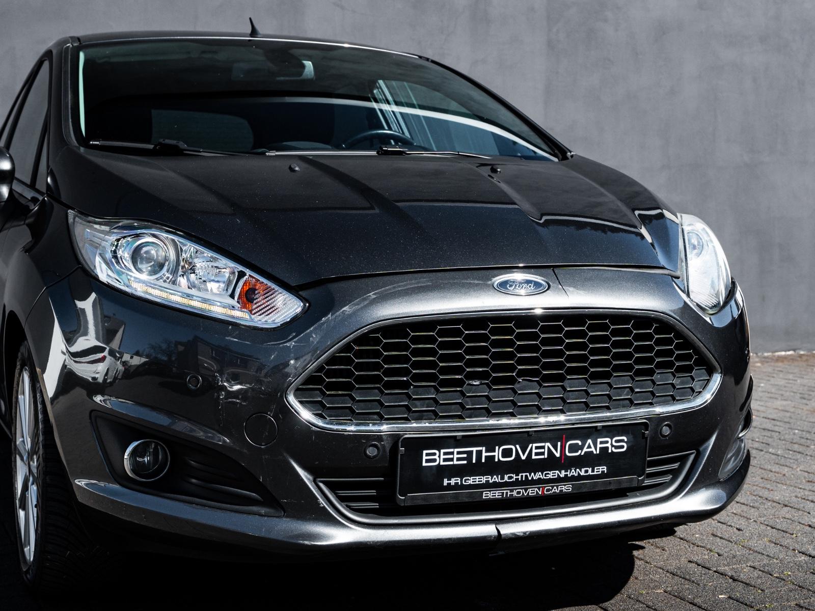 Ford Fiesta Titanium Kleiner Unfall vorne