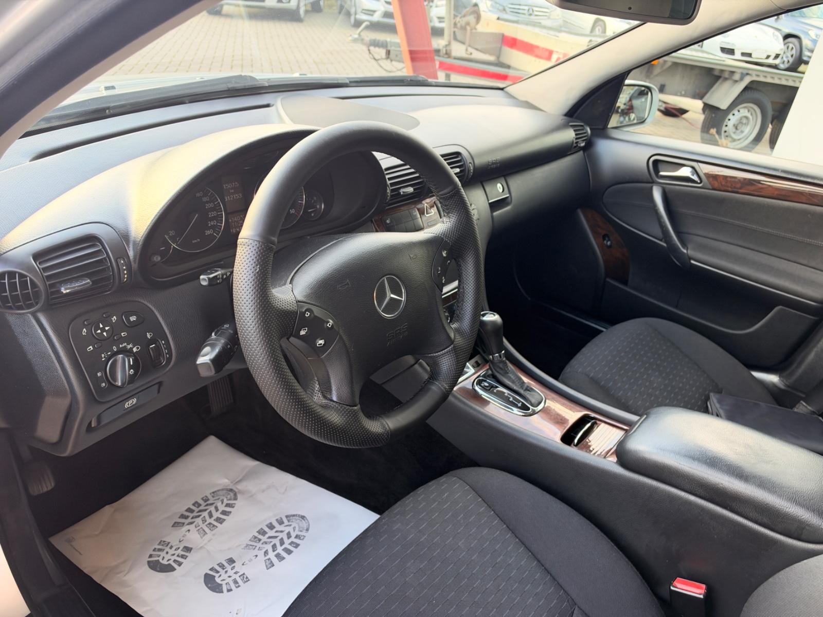 Mercedes-Benz C220 2005 — photo 10