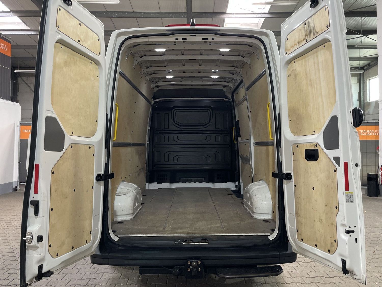 Fahrzeugabbildung Volkswagen Crafter Kasten 35 Hochdach #Kamera#AHK
